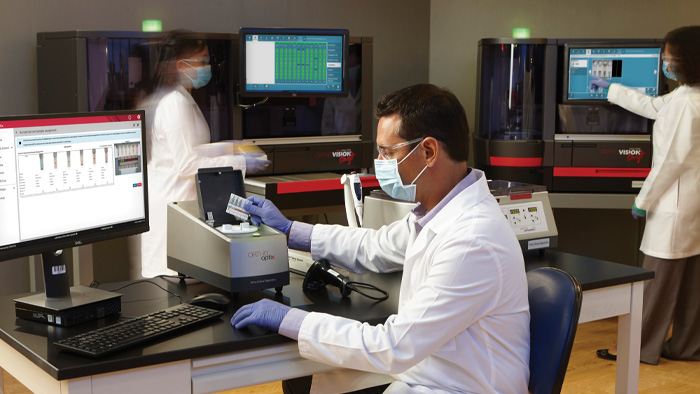 man with mask using an optix analyzer